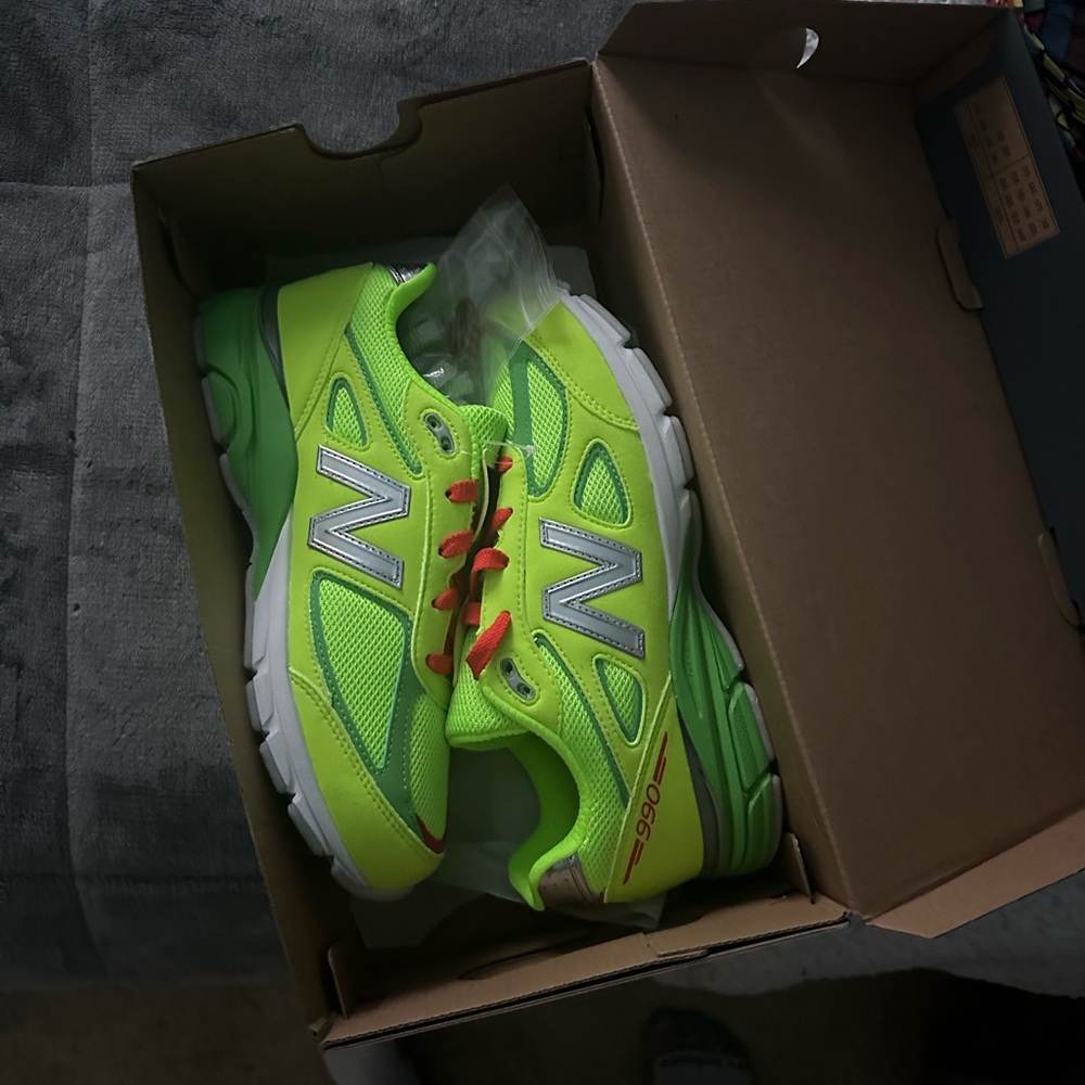 new balance 990v4 DTLR Festive